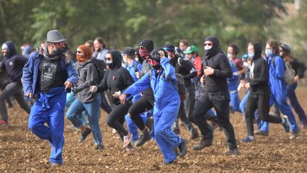 Manifestation des anti bassines à Sainte-Soline dans les Deux Sèvres le 29 octobre 2022. (PQR / LE COURRIER DE L'OUEST / MAXPPP)