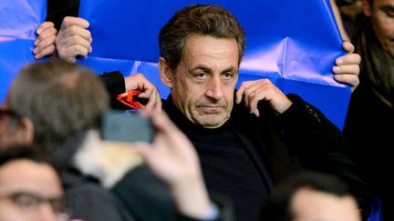 L'ancien pr&eacute;sident Nicolas Sarkozy, photographi&eacute; ici le 2 avril 2013 &agrave; Paris, est mis en examen pour abus de faiblesse &agrave; l'encontre de la milliardaire, h&eacute;riti&egrave;re de L'Or&eacute;al. (FRANCK FIFE / AFP)