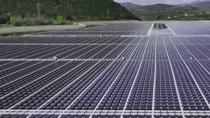 Énergie : l’implantation des panneaux solaires sur les lacs est en hausse (France 3)