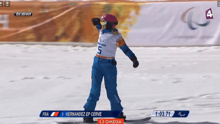 Cécile Hernandez, médaillée d'argent en snowboard cross