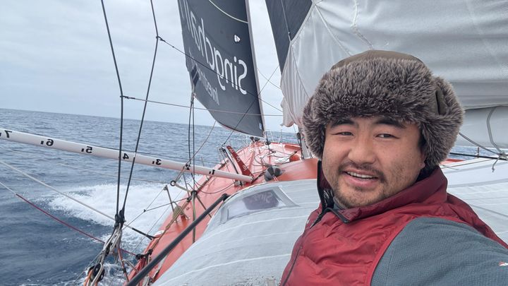 Moniteur de voile très suivi en Chine, la navigateur Jingkun Xu n'hésite pas à partager en vidéo et en photo ses aventures. (JINGKUN XU / VENDEE GLOBE 2024)