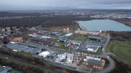 Vue aérienne du centre de stockage de déchets dangereux de Stocamine à Wittelsheim (Haut-Rhin), prise le 11 janvier 2023. (SEBASTIEN BOZON / AFP)