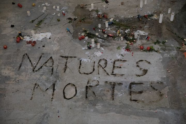 Anne Imhof, "Natures mortes", 2021
 (© photo Nadine Fraczkowski, courtesy the artist ; Palais de Tokyo, Paris)