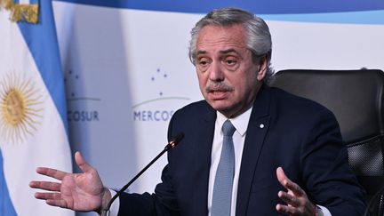 Le président argentin Alberto Fernandez lors d'une conférence de presse à Puerto Iguazu, en Argentine, le 4 juillet 2023. (NELSON ALMEIDA / AFP)