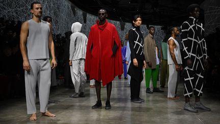 Homme Plissé Issey Miyake ah 2023-24 à la Paris Fashion Week, le 19 janvier 2023 (EMMANUEL DUNAND / AFP)