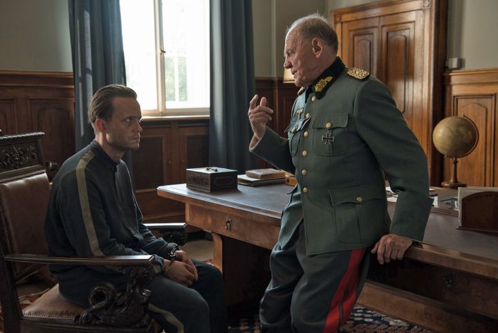 Les acteurs allemands August Diehl et Bruno Ganz dans Une vie cachée du réalisateur américain Terrence Malick (REINER BAJO / UGC Distribution)