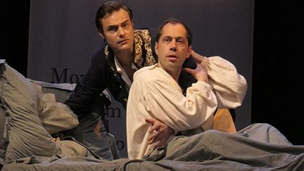 Loïc Risser&nbsp; et Damien Gouy dans&nbsp;"Napoléon, la nuit de Fontainebleau" de&nbsp;Philippe Bulinge (2021). (THEATRE DE L'ARCHIPEL)