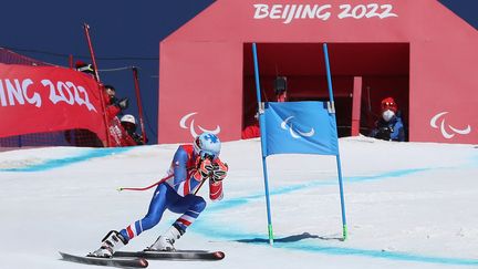 Arthur Bauchet lors de la descente (catégorie debout) des Jeux paralympiques de Pékin, le 5 mars 2022. (AGENCE KMSP / KMSP)