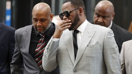 Le chanteur américian R. Kelly, à Chicago, le 6 juin 2019. (KAMIL KRZACZYNSKI / AFP)