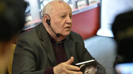 L'ancien président russe,&nbsp;Mikhail Gorbachev,&nbsp;le 10 octobre 2017, lors de la présentation de son livre "I remain an Optimist", dans une librairie de Moscou.&nbsp; (VASILY MAXIMOV / AFP)