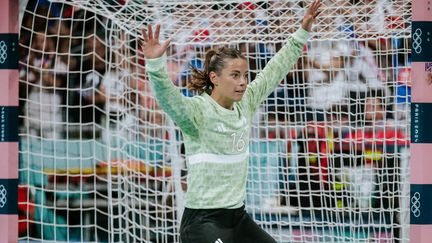 Cléopatre Darleux annonce son arrivée à Metz pour la prochaine saison, trois ans après une commotion cérébrale qui l'a tenue éloignée des terrains. La gardienne emblématique de handball, exprime sa joie de reprendre sa carrière et sa détermination à relever de nouveaux défis avec le club messin.