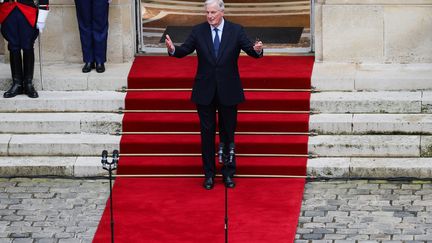 Michel Barnier, le jeudi 6 septembre 2024, lors de la passation de pouvoir à Matignon. (GEOFFROY VAN DER HASSELT / AFP)