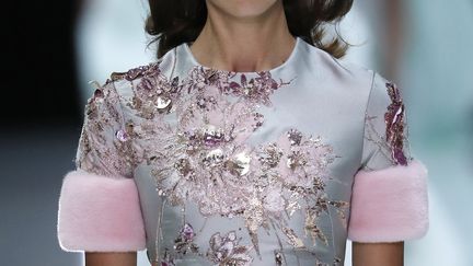 La collection Ralph &amp; Russo rend hommage à la directrice de la création, Tamara Ralph, et à son goût des voyages et des décors traditionnels asiatiques.
 (Patrick KOVARIK / AFP)