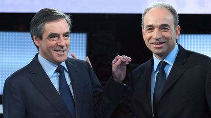 Fran&ccedil;ois Fillon et Jean-Fran&ccedil;ois Cop&eacute; sur le plateau de France 2, le 25 octobre 2012. (MIGUEL MEDINA / AFP)