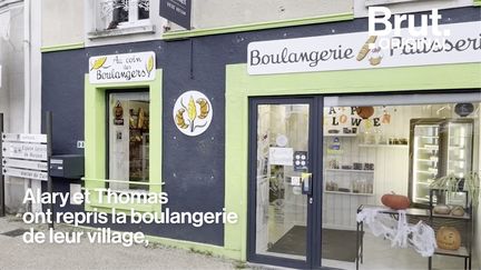 Quand ils ont appris que la boulangerie de leur village allait fermer, ces deux copains d'enfance n'ont pas hésité : à seulement 20 ans, Alary et Thomas ont repris ce commerce de proximité primordial. Pendant ce temps-là, à Jupilles dans la Sarthe...