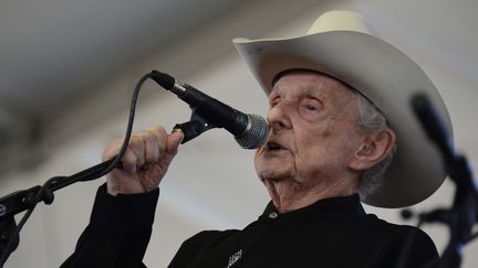 Ralph Stanley, en concert en 2012 au Stagecoach Country Music Festival à Indio, Californie
 (Robyn Beck / AFP)