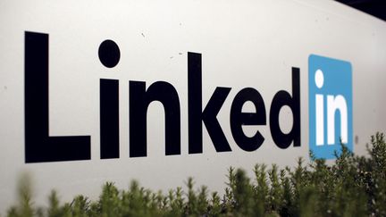 La transaction se fera pour 196 dollars par action LinkedIn, a annoncé Microsoft, lundi 13 juin 2016. (ROBERT GALBRAITH / REUTERS)