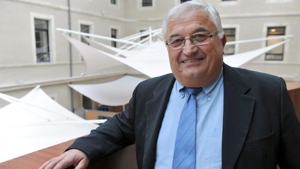 Bernard Barral a &eacute;t&eacute; d&eacute;sign&eacute; pour porter les couleurs du PS &agrave; la l&eacute;gislative partielle organis&eacute;e pour remplacer J&eacute;r&ocirc;me Cahuzac &agrave; l'Assembl&eacute;e nationale. (MEHDI FEDOUACH / AFP)