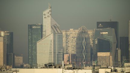 Un pic de pollution à La Défense le 14 octobre 2017. (OLIVIER MORIN / AFP)