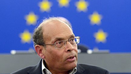 Le pr&eacute;sident tunisien Moncef Marzouki s'adresse aux d&eacute;put&eacute;s europ&eacute;ens &agrave; Strasbourg, le 6 f&eacute;vrier 2013. (PATRICK HERTZOG / AFP)