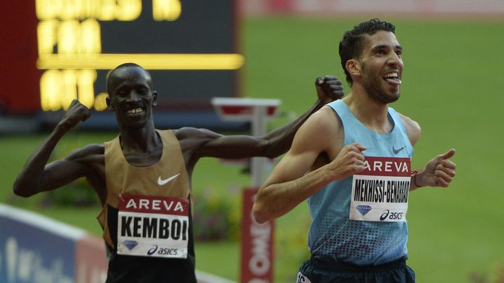 Mahiedine Mekhissi termine le 3 000m steeple derrière le Kenyan Ezekiel Kemboi, avec le record d'Europe, lors du Meeting de Paris, le 6 juillet 2013, au Stade de France. (BERTRAND GUAY / AFP)