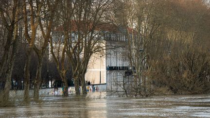 L'Adour lors d'une précédente crue, le 16 décembre 2019, à Dax (Landes). (JEROME GILLES / NURPHOTO / AFP)