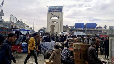 Un marché de la ville de Rafah (bande de Gaza), le 17 février 2024. (YOMIURI SHIMBUN / AFP)