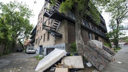 L'immeuble o&ugrave; aurait v&eacute;cu Luka Rocco Magnotta, un acteur porno rat&eacute; soup&ccedil;onn&eacute; d'avoir tu&eacute; et d&eacute;pec&eacute; un homme, le 31 mai 2012 &agrave; Montr&eacute;al (Canada). (ROGERIO BARBOSA / AFP)