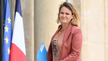 La ministre en charge des PME, du Commerce, de l'Artisanat et du Tourisme, Olivia Grégoire, le 19 juillet 2023, à Paris. (BERTRAND GUAY / AFP)