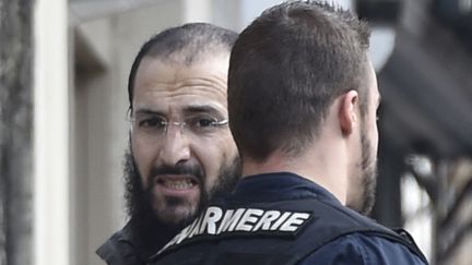 Merouane Benahmed, escorté par la gendarmerie le 18 décembre 2015 (PASCAL PAVANI / AFP)