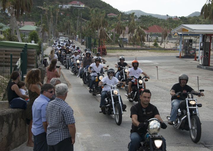 Le cortège funéraire de Johnny Hallyday, suivi par les bikers
 (Helene Valenzuela / AFP)