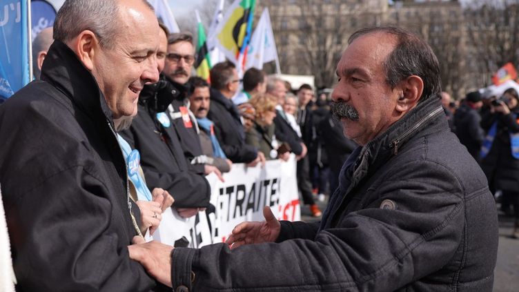 Laurent Berger, secrétaire général de la CFDT (à
            gauche) et Philippe Martinez, secrétaire général de la CGT
            (à droite), le 15 mars 2023, à Paris. (THOMAS SAMSON / AFP)