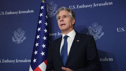 U.S. Secretary of State Antony Blinken speaks to reporters in Tel Aviv on August 19, 2024. (KEVIN MOHATT / AFP)