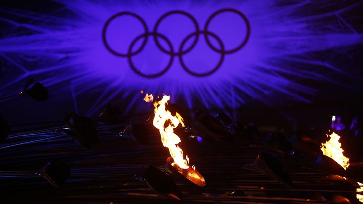 La flamme olympique s'&eacute;teint lors de la c&eacute;r&eacute;monie de cl&ocirc;ture des Jeux olympiques, le 12 ao&ucirc;t 2012, &agrave; Londres. (© KAI PFAFFENBACH / REUTERS / X00446)