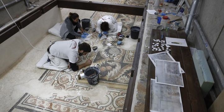 Le travail de restauration à la Basilique de la Nativité, novembre 2018
 (THOMAS COEX / AFP)