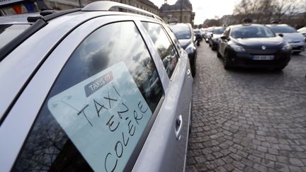 Un taxi en gr&egrave;ve, &agrave; Paris, le 10 f&eacute;vrier 2014. (THOMAS SAMSON / AFP)