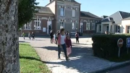 Le regroupement p&eacute;dagogique intercommunal de Crillon, Haucourt, Vrocourt et Martincourt (Oise), en octobre 2013. (FRANCE 2 / FRANCETV INFO)