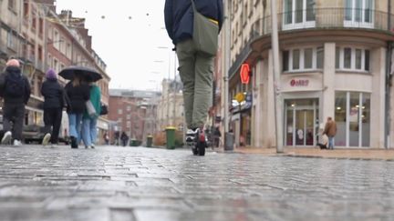 Une trottinette électrique à Amiens. (France 2)