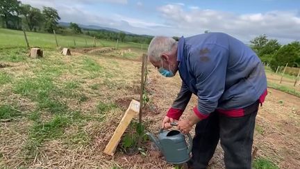 Un hôpital en Aveyron fait le pari de soigner ces maladies mentales en plein air, à la campagne. (CAPTURE ECRAN FRANCE 3)