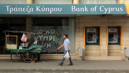 La fa&ccedil;ade d'une succursale de la Bank of Cyprus, le 11 avril 2013 &agrave; Nicosie (Chypre). (PATRICK BAZ / AFP)