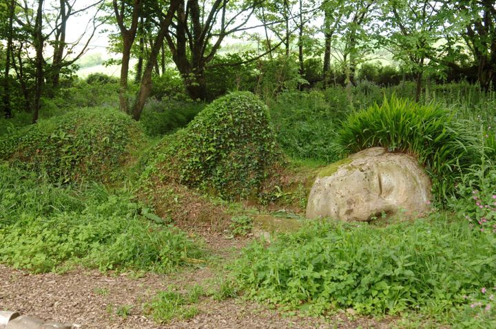 La "Mud Maid" au sein des jardins perdus d'Heligan. (FRANZ-PETER TSCHAUNER / DPA)