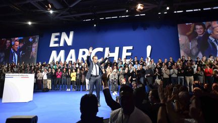 Emmanuel Macron, le 10 décembre 2016, lors de son grand meeting parisien. (MAXPPP)