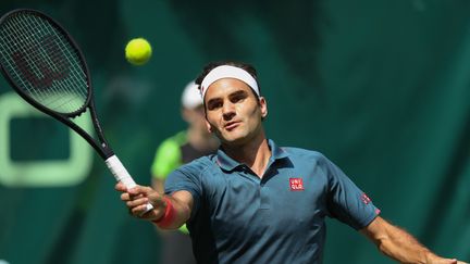 Roger Feder s'est incliné au deuxième tour sur le gazon de Halle.&nbsp; (FRISO GENTSCH / DPA)