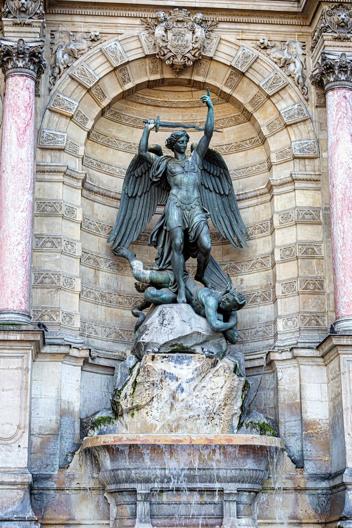 La fontaine Saint-Michel, place Saint-Michel, à Paris.&nbsp; (MARTIN NODA / HANS LUCAS)