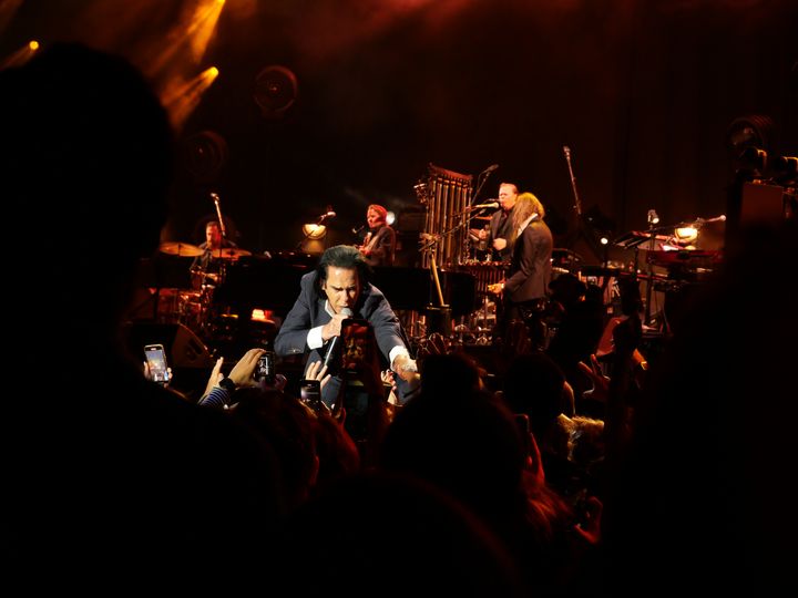 Le chanteur australien Nick Cave lors d'un concert avec son groupe, les Bad Seeds, à Rock en Seine, à Paris, le 26 août 2022.&nbsp; (NISRINE MANAI)