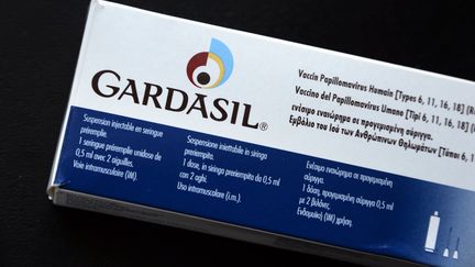 Le vaccin contre le cancer du col de l'utérus, le Gardasil, fait l'objet d'une grande défiance en France.&nbsp; (JEAN-PIERRE MULLER / AFP)