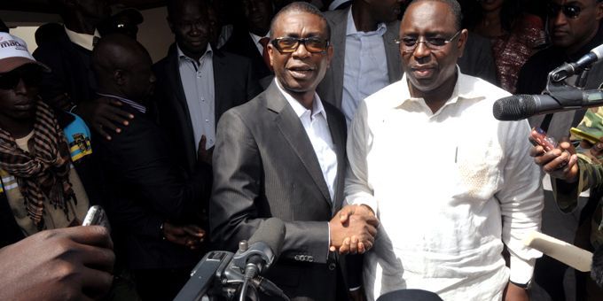 Youssou N&#039;Dour et Macky Sall à Dakar le 1er mars 2012
 (AFP / Seyllou)