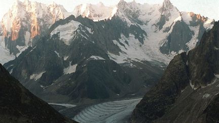 Vue aérienne de l'arête du Goûter à 3.500 m d'altitude dans le massif du Mont-Blanc où décèdent de nombreux alpinistes (AFP - Pierre BESSARD)