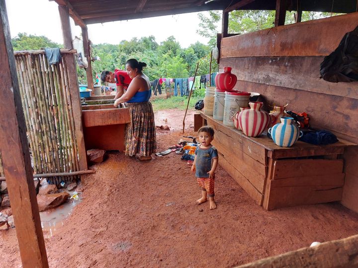 Dans le village de Las Nubes, les habitants vivent dans des conditions extrêmement précaires. (JULIE PIETRI / RADIO FRANCE)