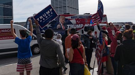 Des supporteurs de Donald Trump, à Atlanta (Géorgie), le 5 novembre 2020. (MEGAN VARNER / GETTY IMAGES NORTH AMERICA / AFP)